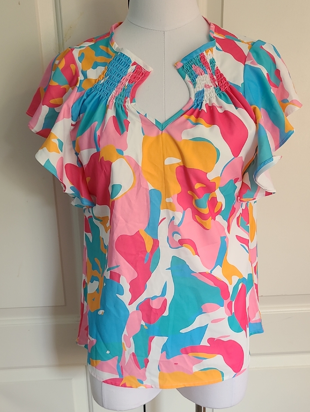 NWOT Colorful Abstract Ruffle Sleeve Blouse